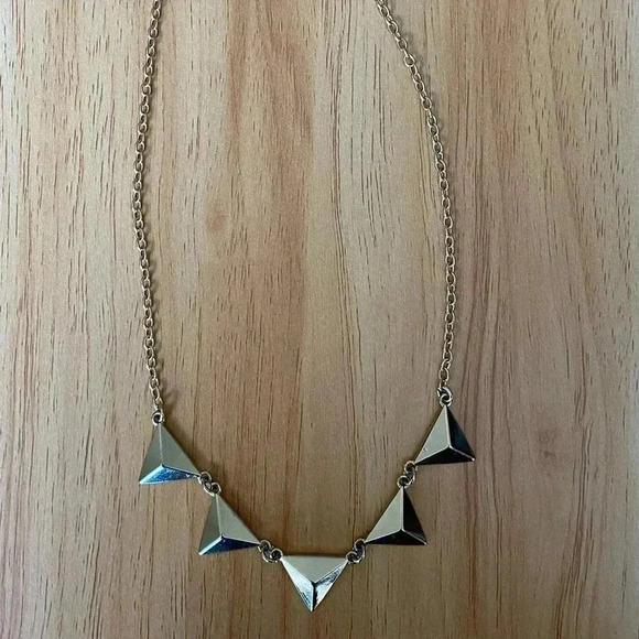 Forever 21 Gold Chain Necklace with Triangular Studs - Picture 3 of 8